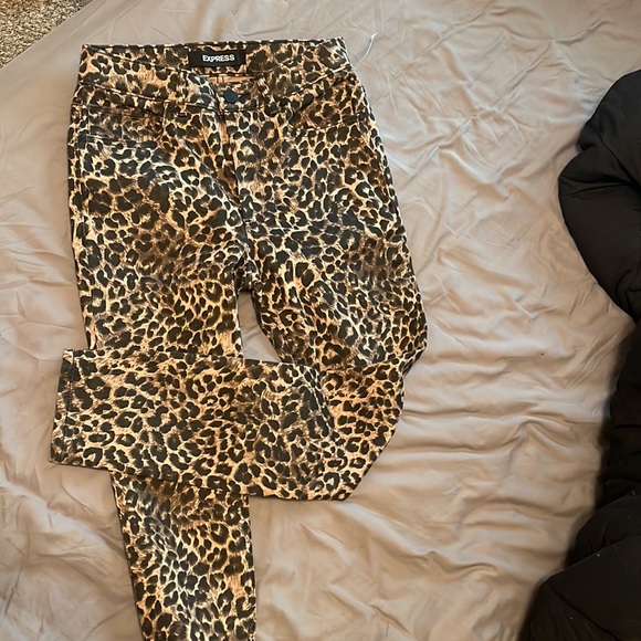 New without tags! Express Cheetah Print Jeans size 4 - Picture 2 of 5